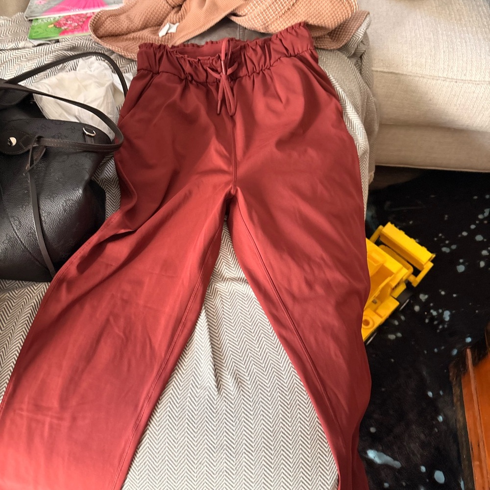 Lululemon on the fly women’s 7/8 pants size 4 - Picture 2 of 3